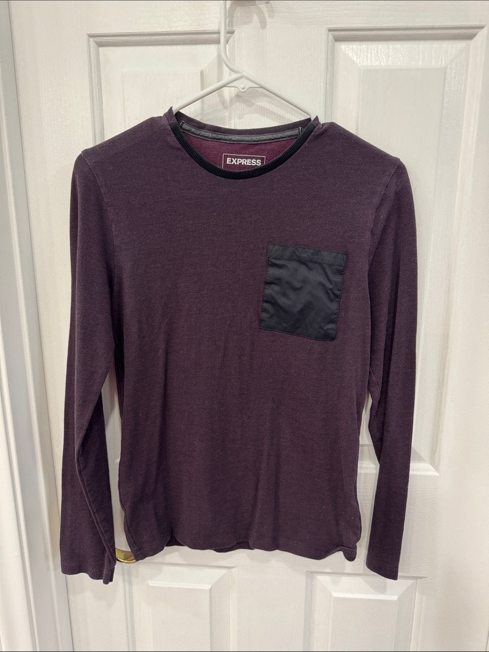 Express Long Sleeve Crewneck Shirt in Plum with Black Pocket